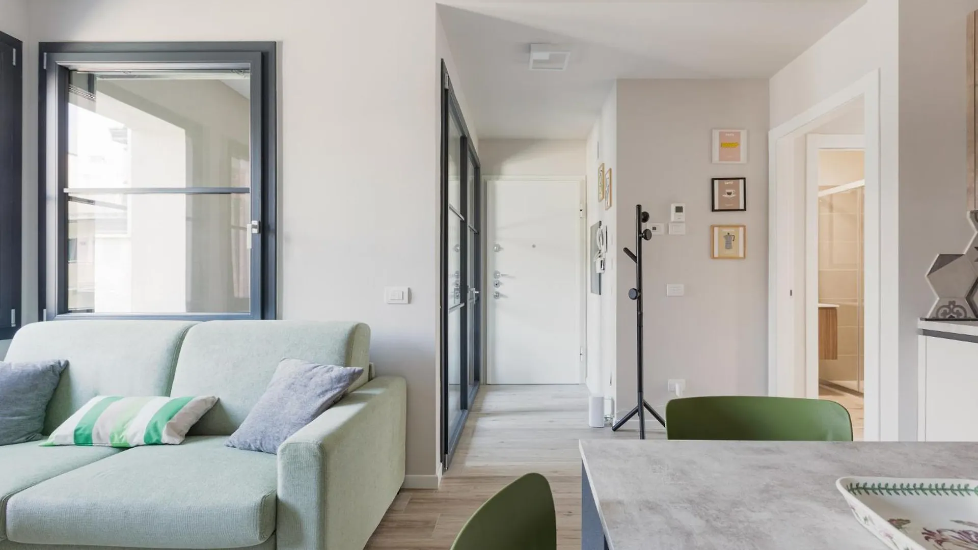Superior Apt With Veranda And Shared Swimming Pool Μιλάνο