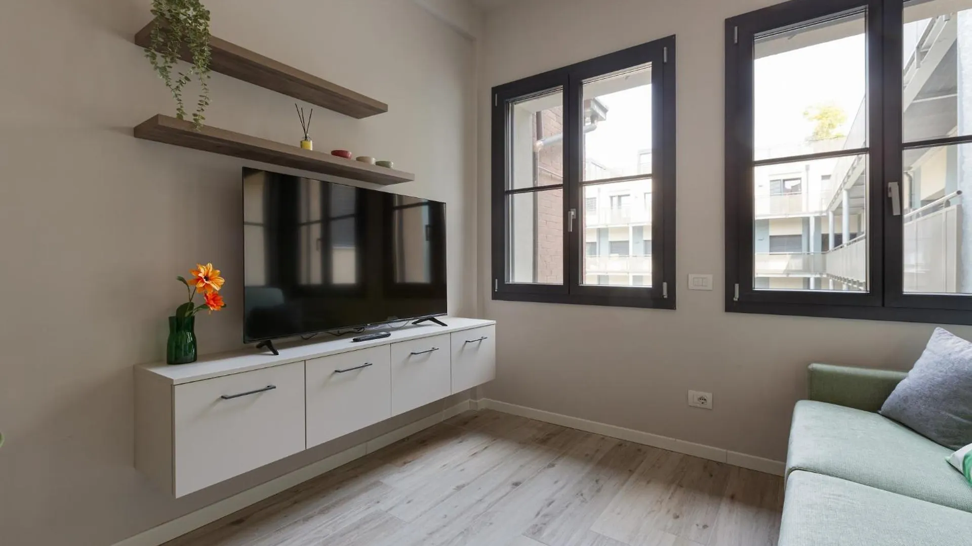 Superior Apt With Veranda And Shared Swimming Pool Μιλάνο Διαμέρισμα