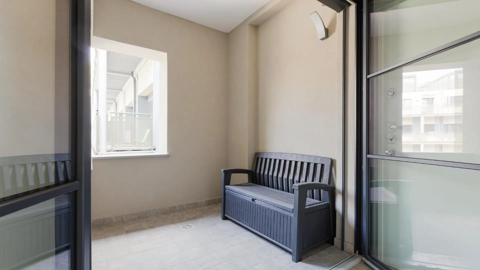 Superior Apt With Veranda And Shared Swimming Pool Μιλάνο