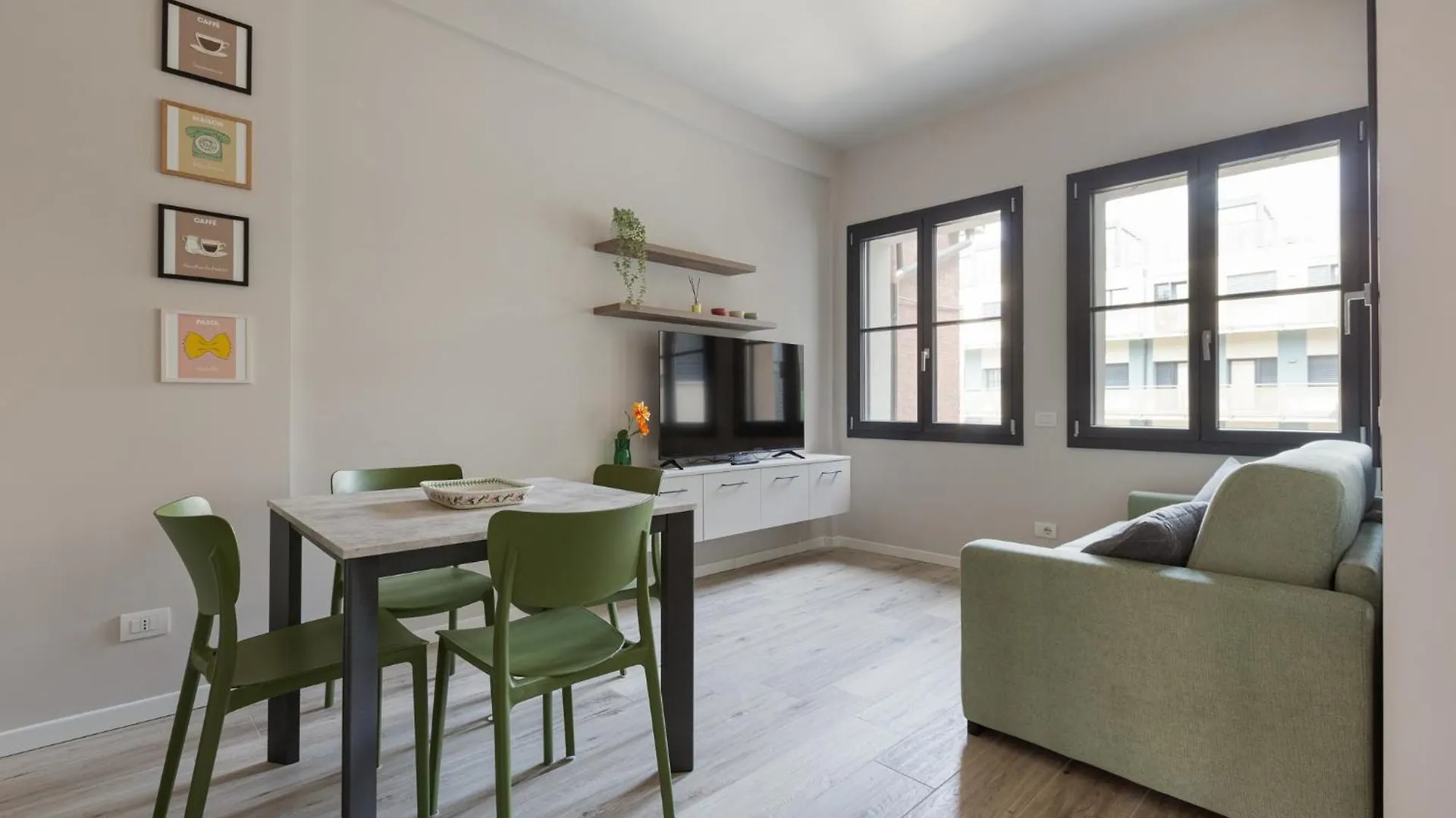 Superior Apt With Veranda And Shared Swimming Pool 밀라노 0*,  이탈리아