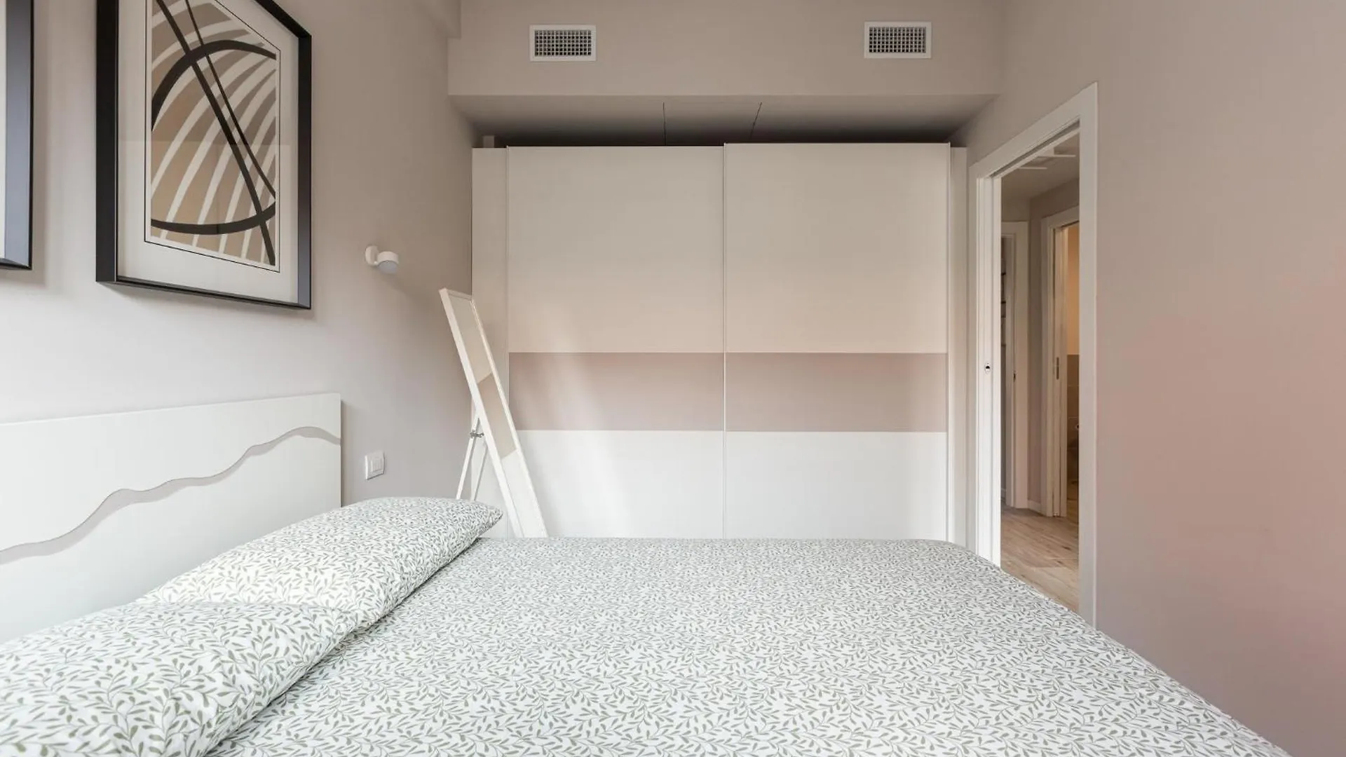 아파트 Superior Apt With Veranda And Shared Swimming Pool 밀라노